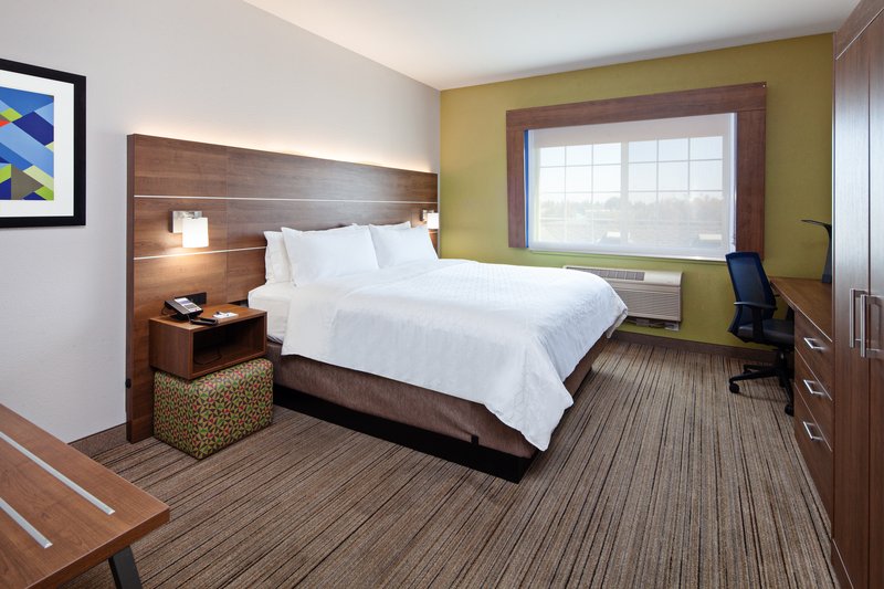 Holiday Inn Express and Suites Tulare