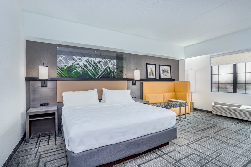 HOLIDAY INN SELECT CITY CENTER