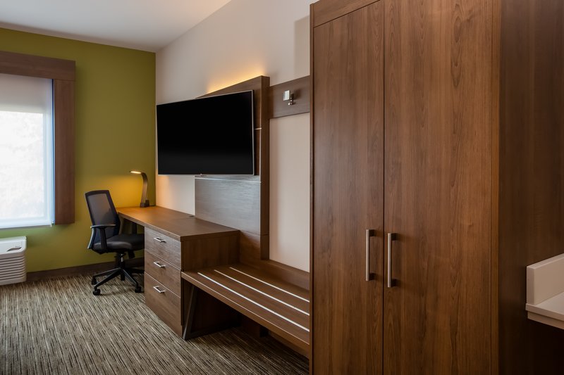 HOLIDAY INN EXP STES FAIRBURN