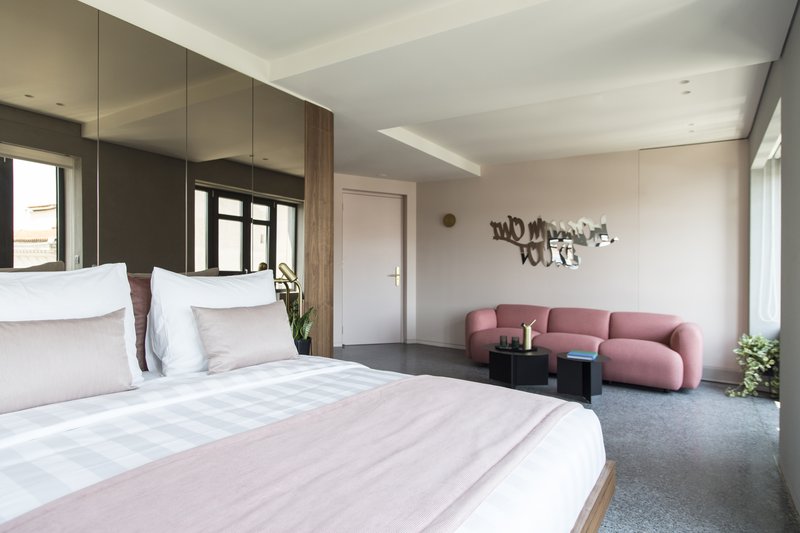 Perianth Hotel
