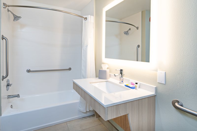 HOLIDAY INN EXP STE WATSONVILL