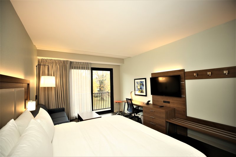 Holiday Inn Express and Suites Charlotte – South End