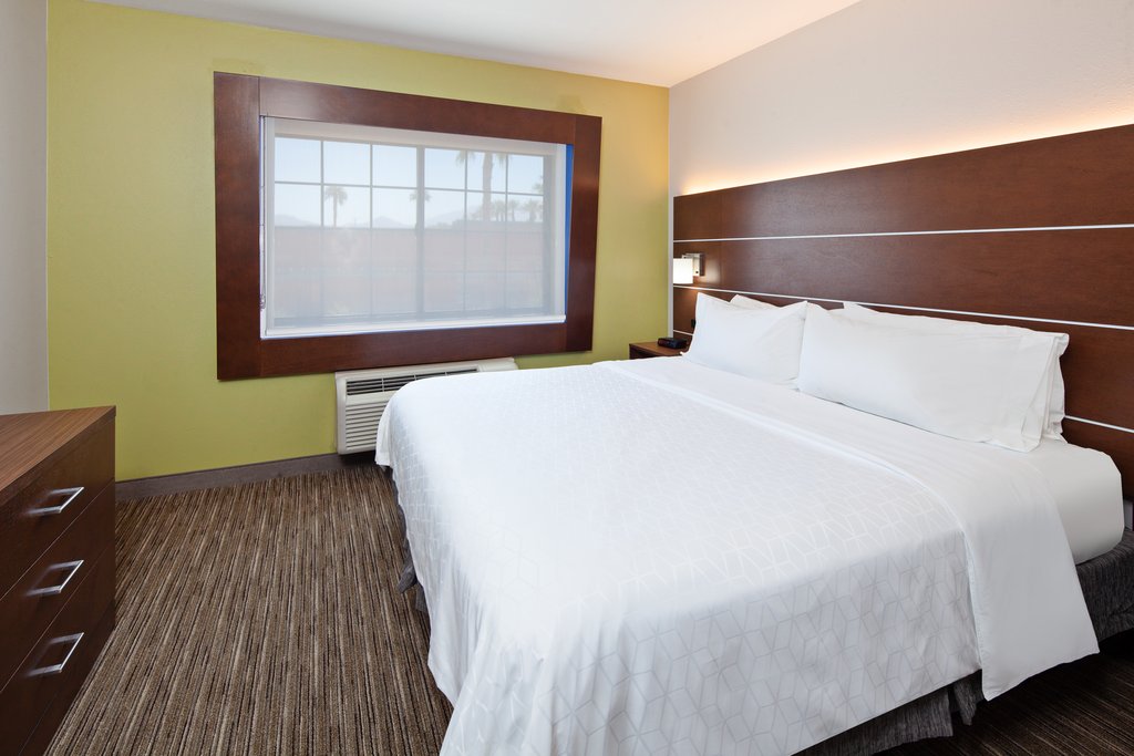 Holiday Inn Express & Suites Rancho Mirage Room Type - 1 King Suite