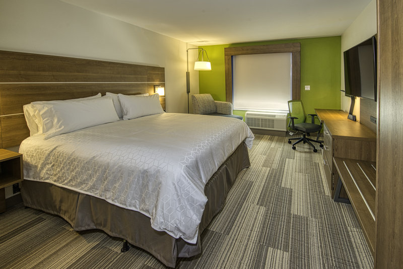 HOLIDAY INN EXP STES AIRPORT
