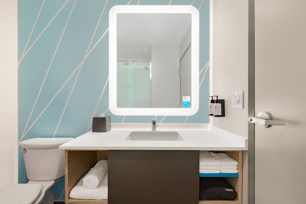 avid hotels DENVER AIRPORT AREA Room Type - 2 Queen Standard