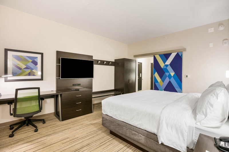 Holiday Inn Express and Suites Jacksonville – Town Center