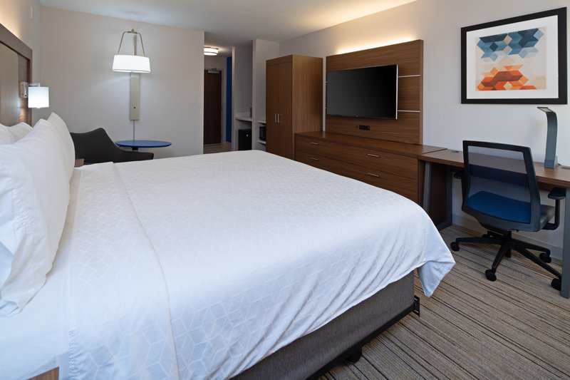 HOLIDAY INN EXP STE AIRPORT