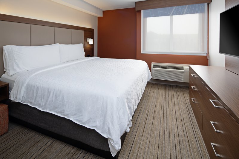 HOLIDAY INN EXP STE AIRPORT