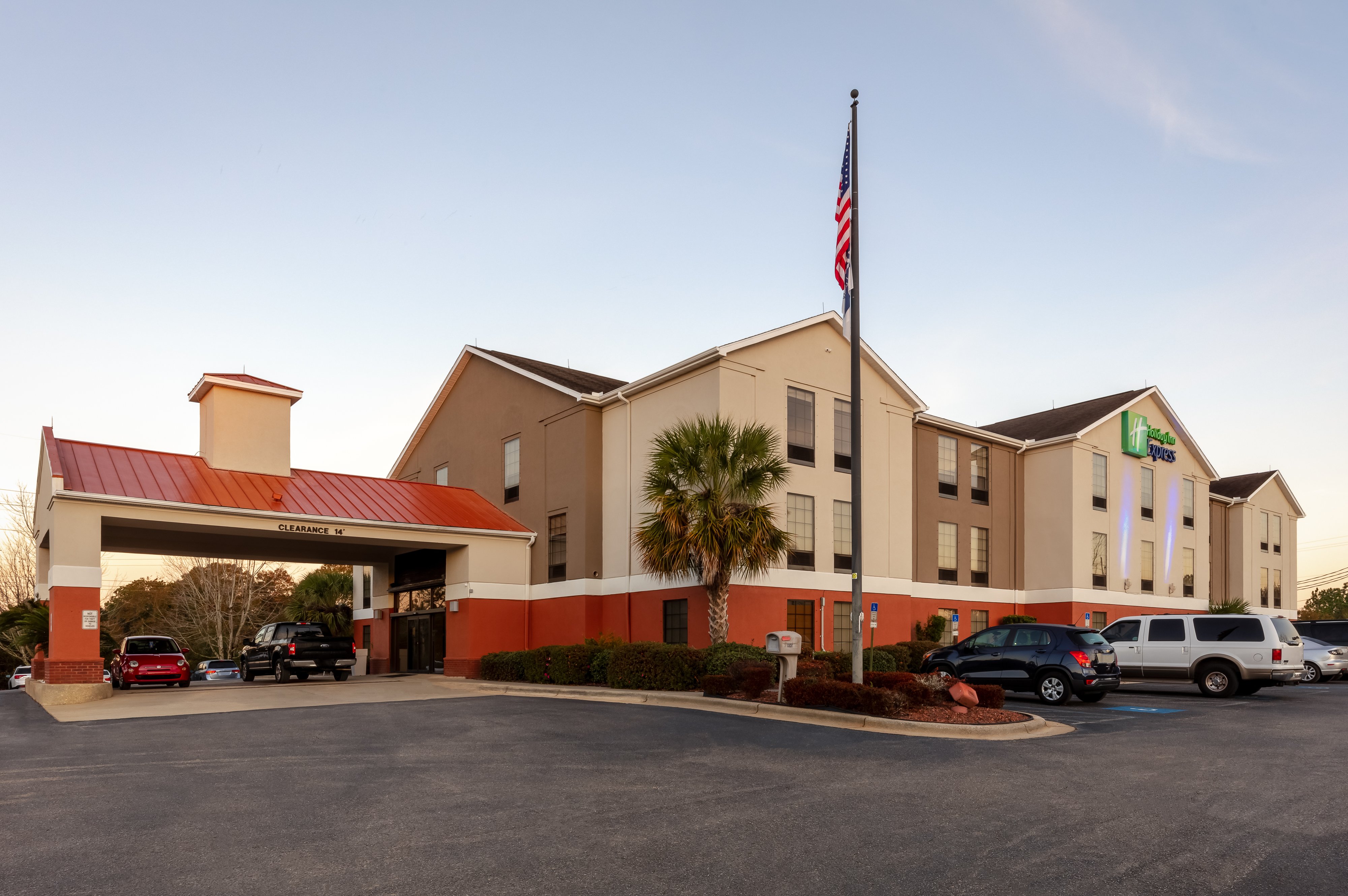 Holiday Inn Express & Suites