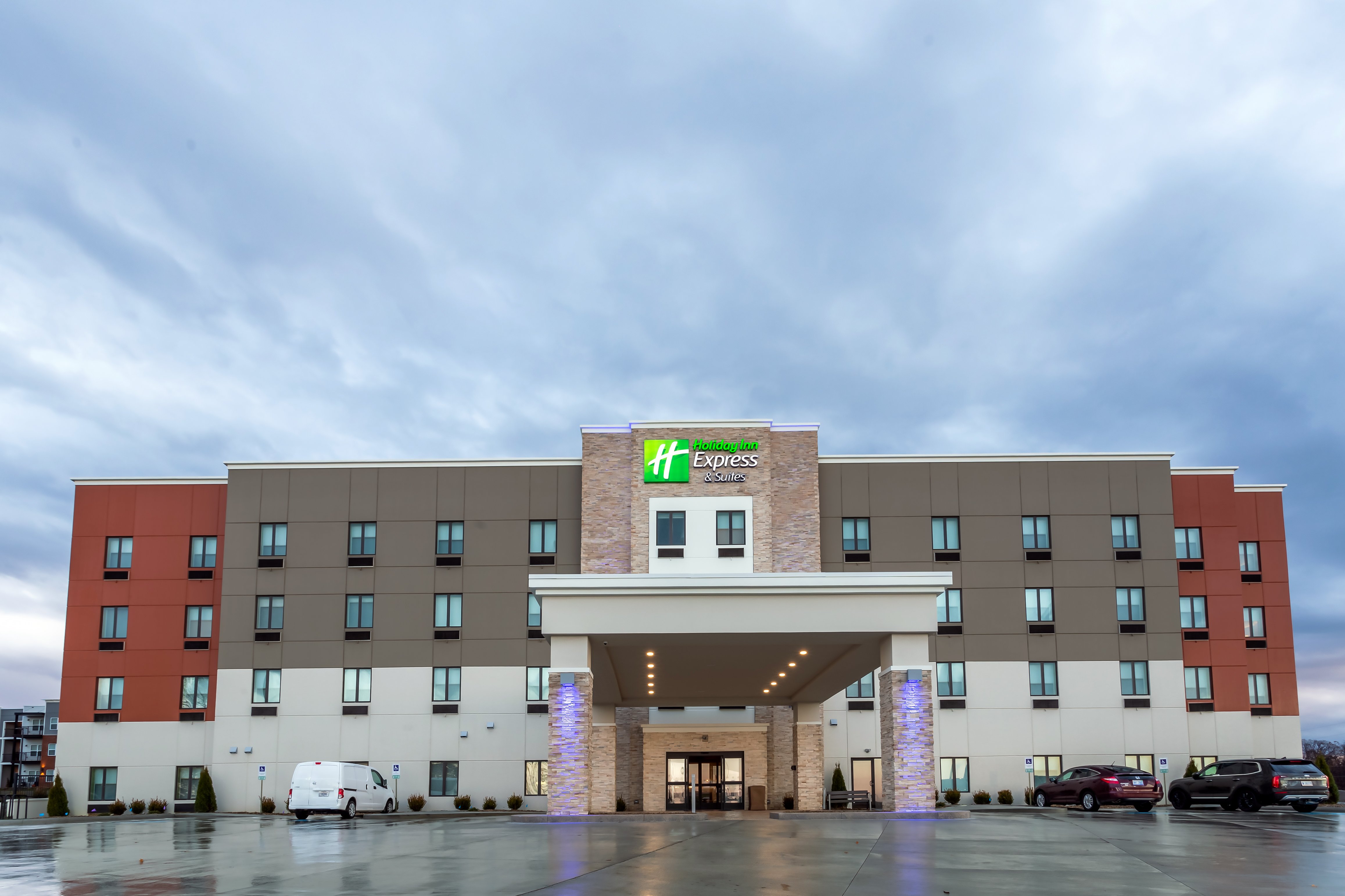 Holiday Inn Express & Suites Worthington