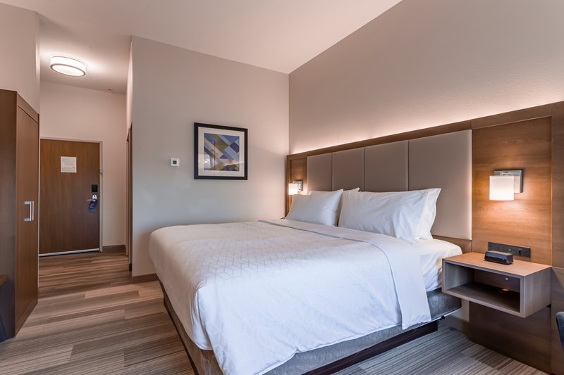 Holiday Inn Express and Suites Columbus – Worthington