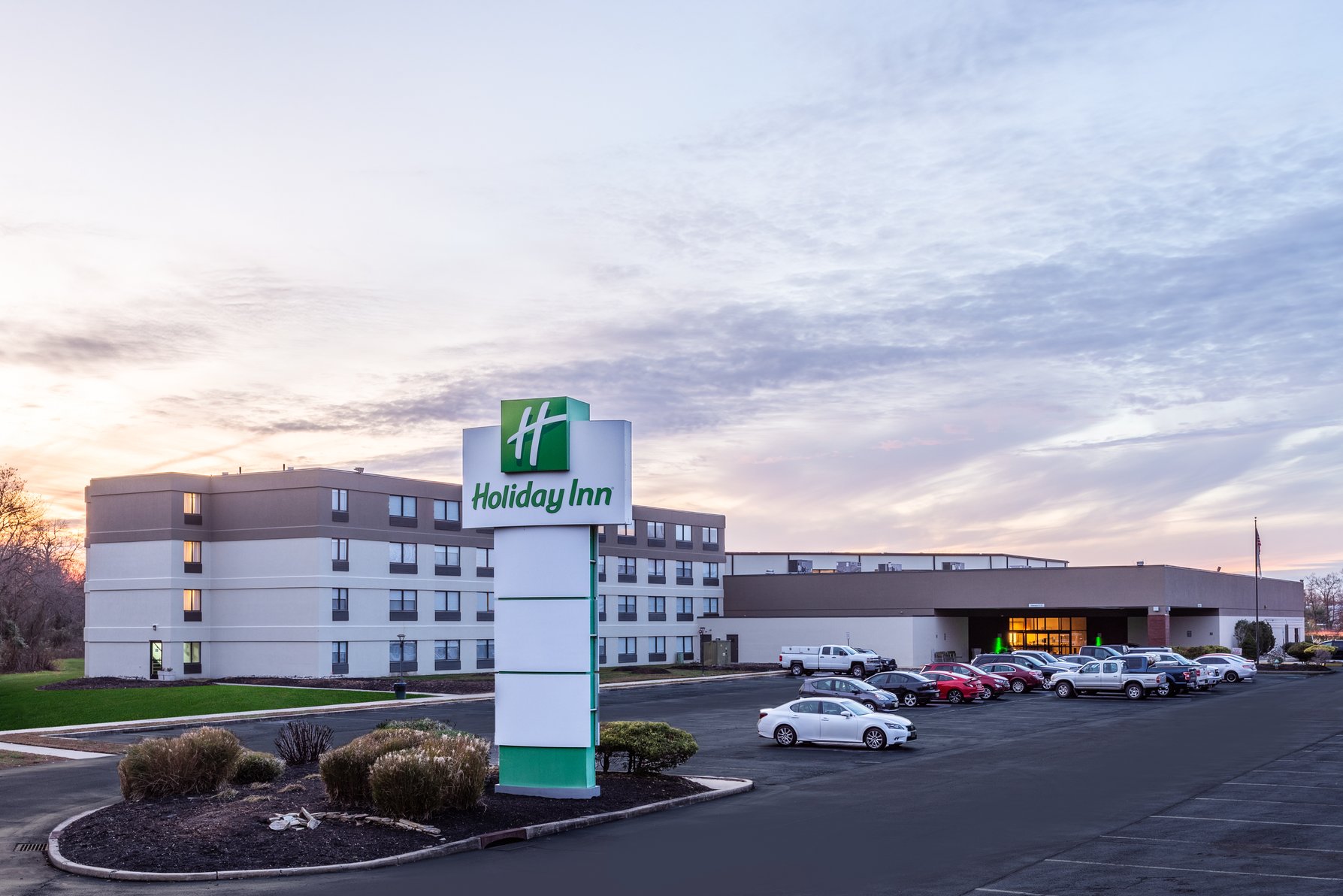 Welcome to our pet-friendly Philadelphia South hotel.