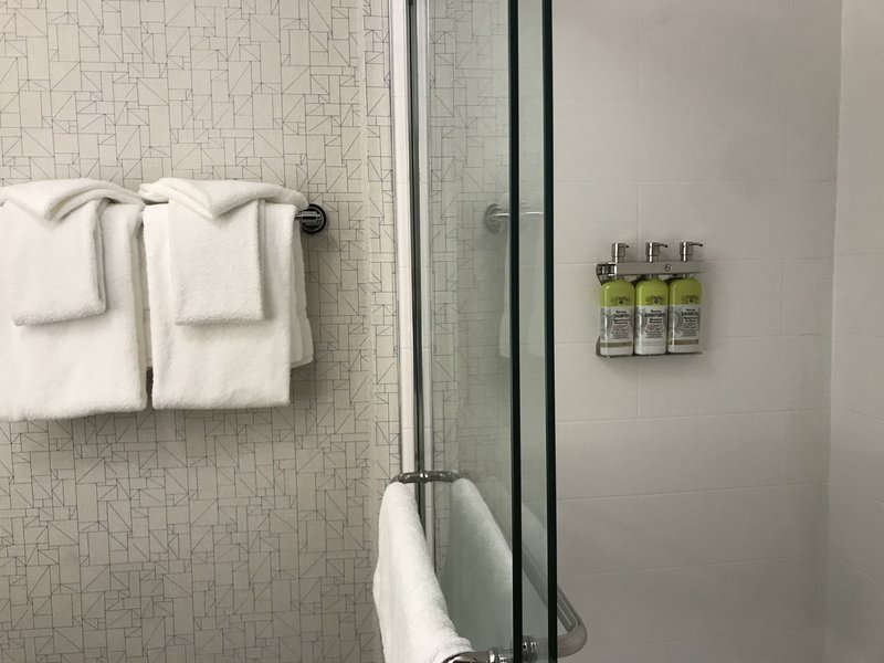 Holiday Inn Express and Suites Phoenix – Airport North