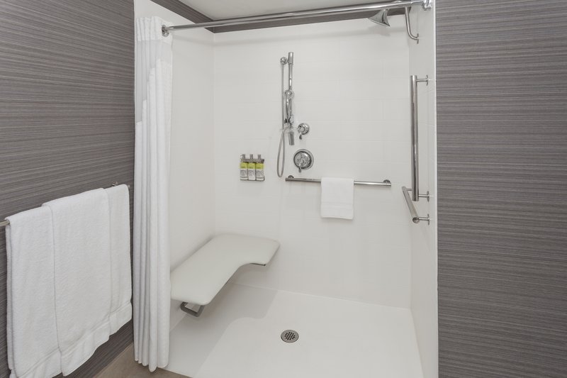HOLIDAY INN EXPRESS EAST END