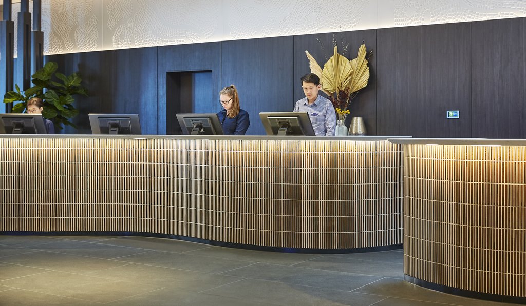 Holiday Inn Express Melbourne Southbank, an IHG Hotel - Front Desk