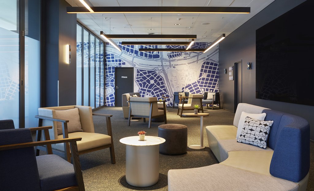 Holiday Inn Express Melbourne Southbank, an IHG Hotel - Our versatile lobby spaces allow for mobile working