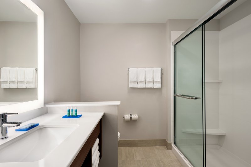 Holiday Inn Express and Suites West Des Moines – Jordan Creek