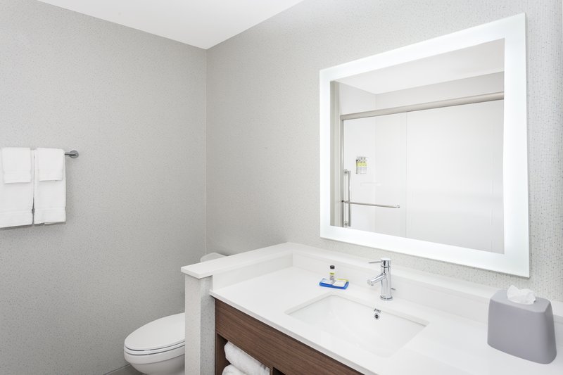 Holiday Inn Express and Suites Hudson I-94