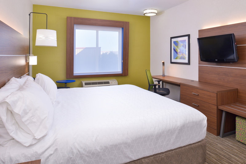 HOLIDAY INN EXP AND STES