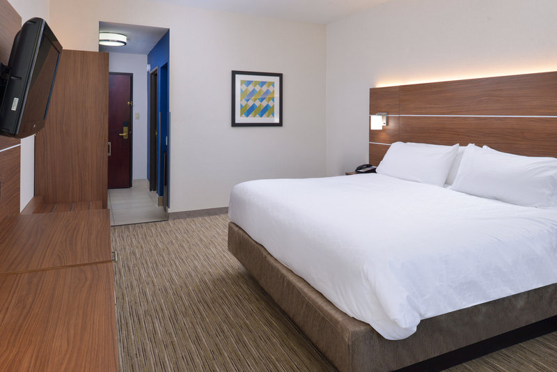 HOLIDAY INN EXP AND STES