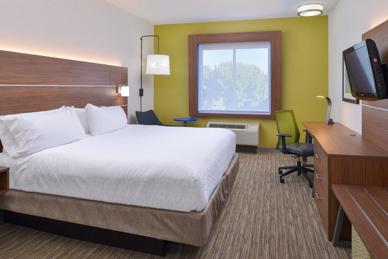 HOLIDAY INN EXP AND STES