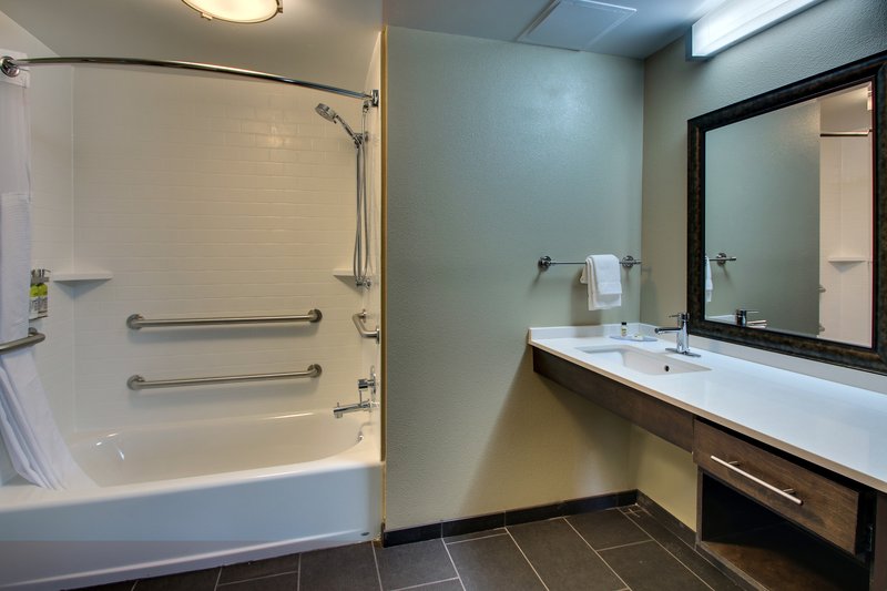 STUDIO STE 1 KNG MOBIL ACCESS TUB NOSMK