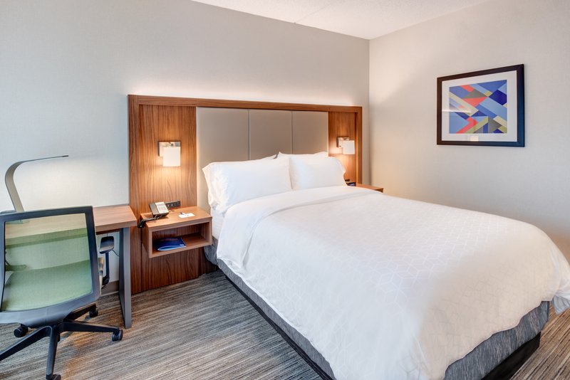 1 BED ACCESSIBLE ROLL IN SHWR NOSMK