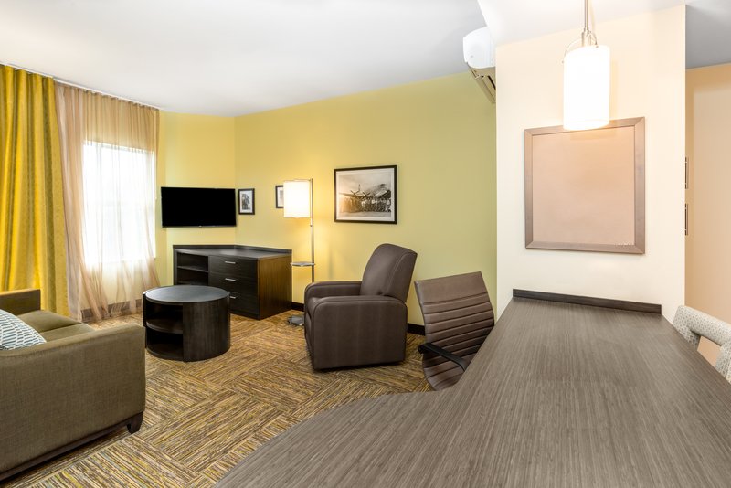 Candlewood Suites – Military Building J0550