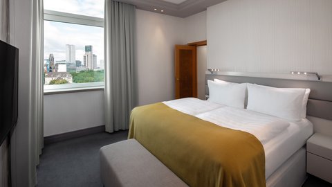Classic Zimmer mit Kingsize Bett Parkblick Westflügel