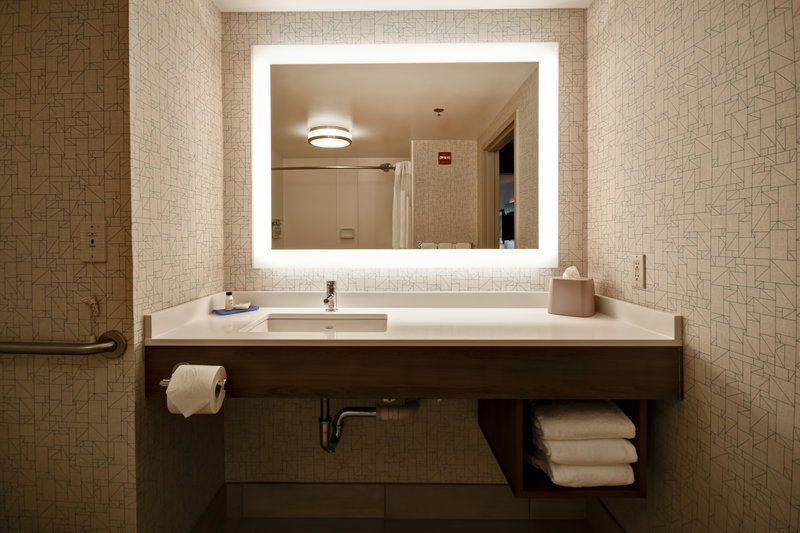 KING HEAR MOBILITY ACCESSIBLE TUB NOSMK