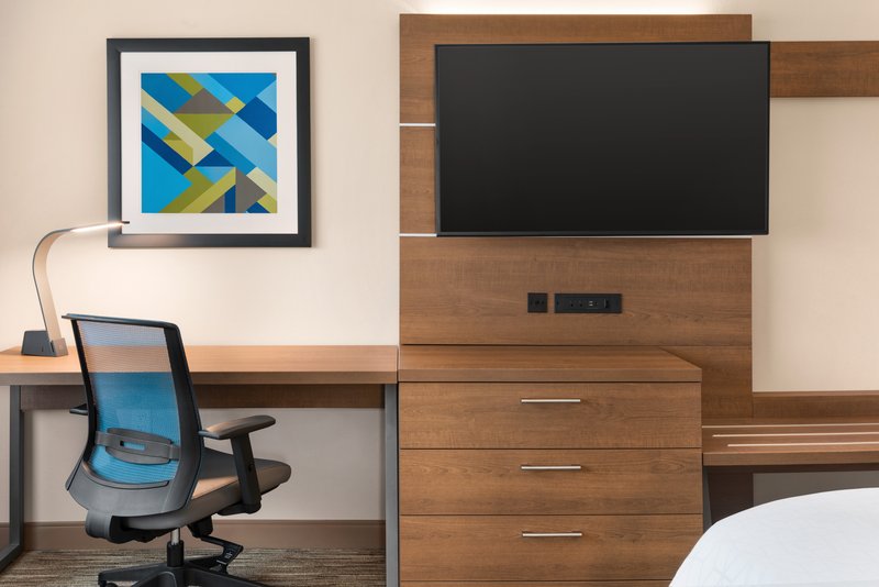 Holiday Inn Express and Suites Beaver Dam