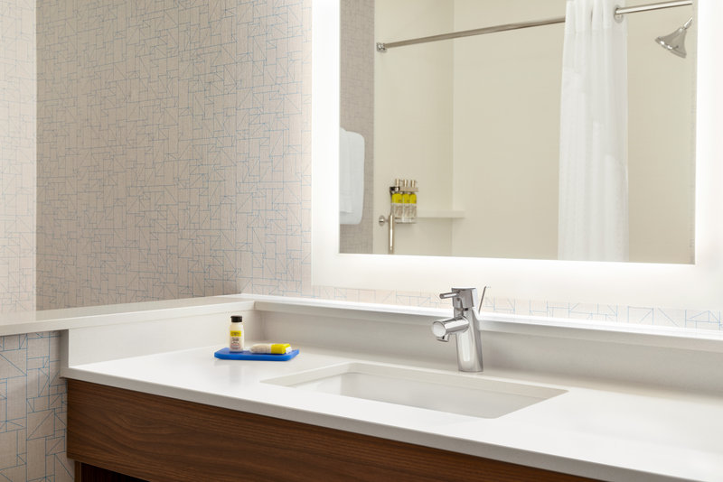 Holiday Inn Express and Suites Beaver Dam