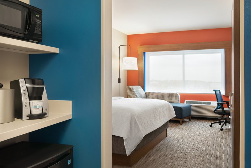 Holiday Inn Express and Suites Beaver Dam