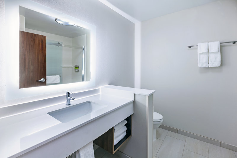Holiday Inn Express and Suites Tulsa Northeast – Owasso