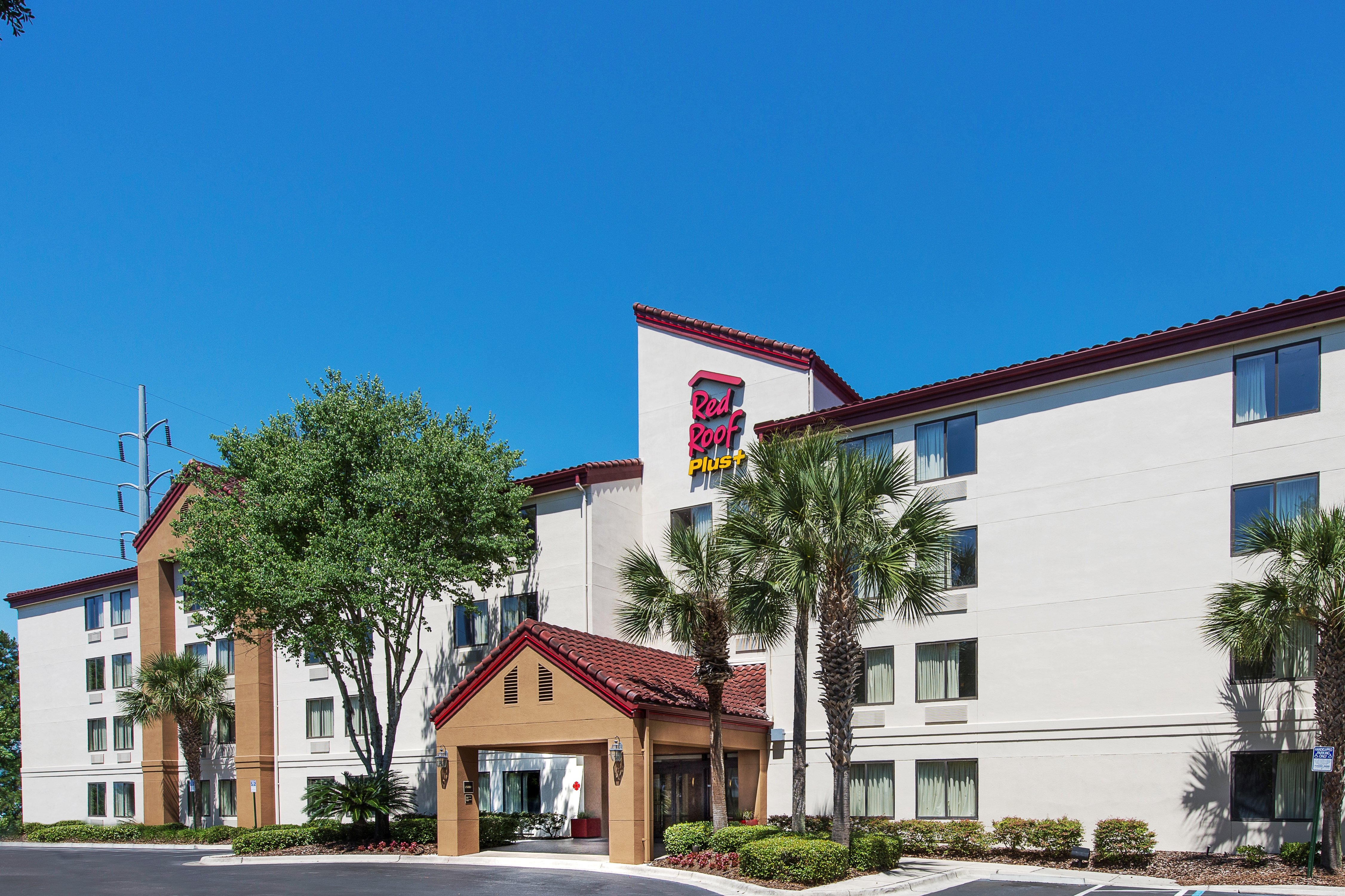 Red Roof PLUS+ Gainesville
