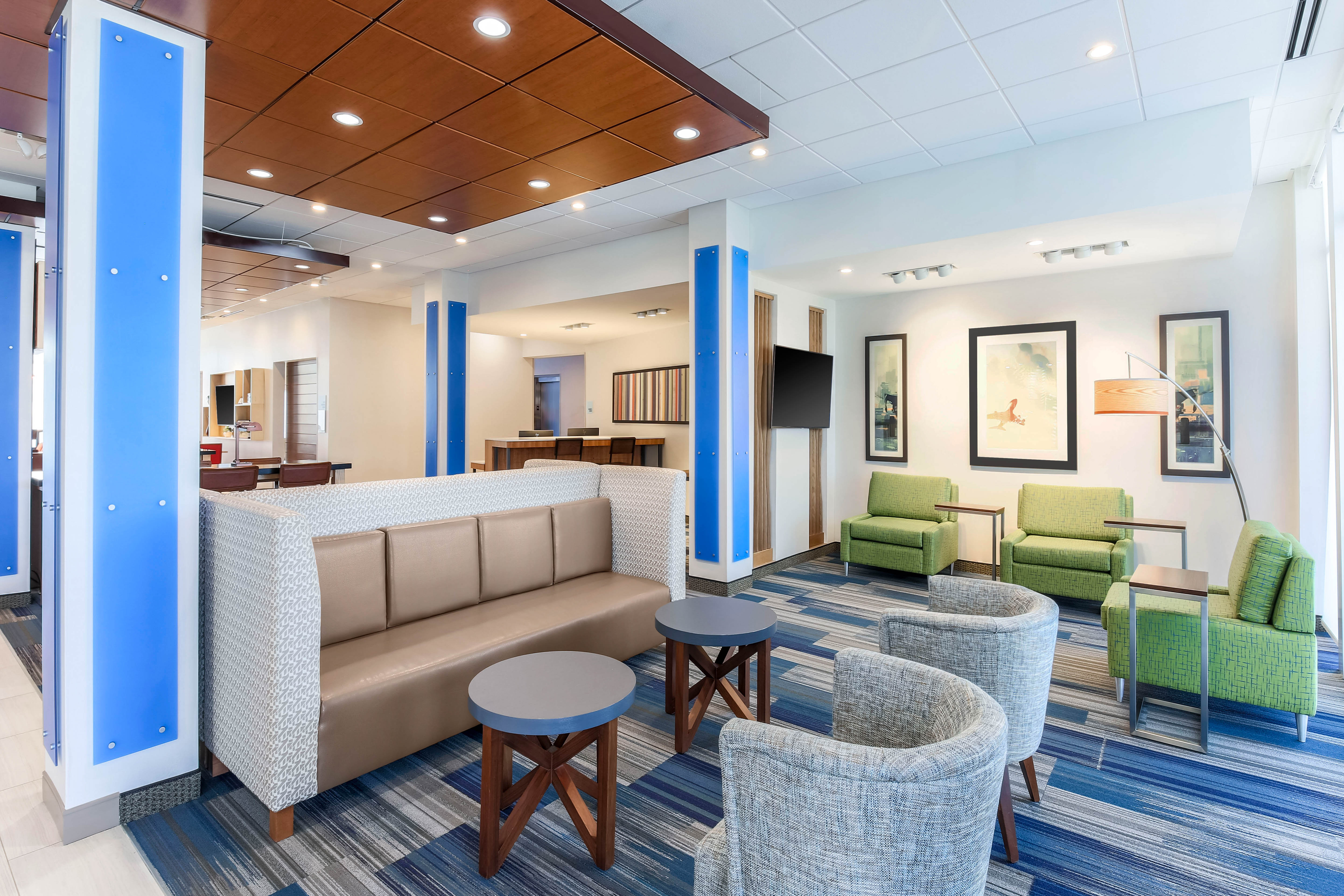 Holiday Inn Express and Suites Chicago O’Hare Airport