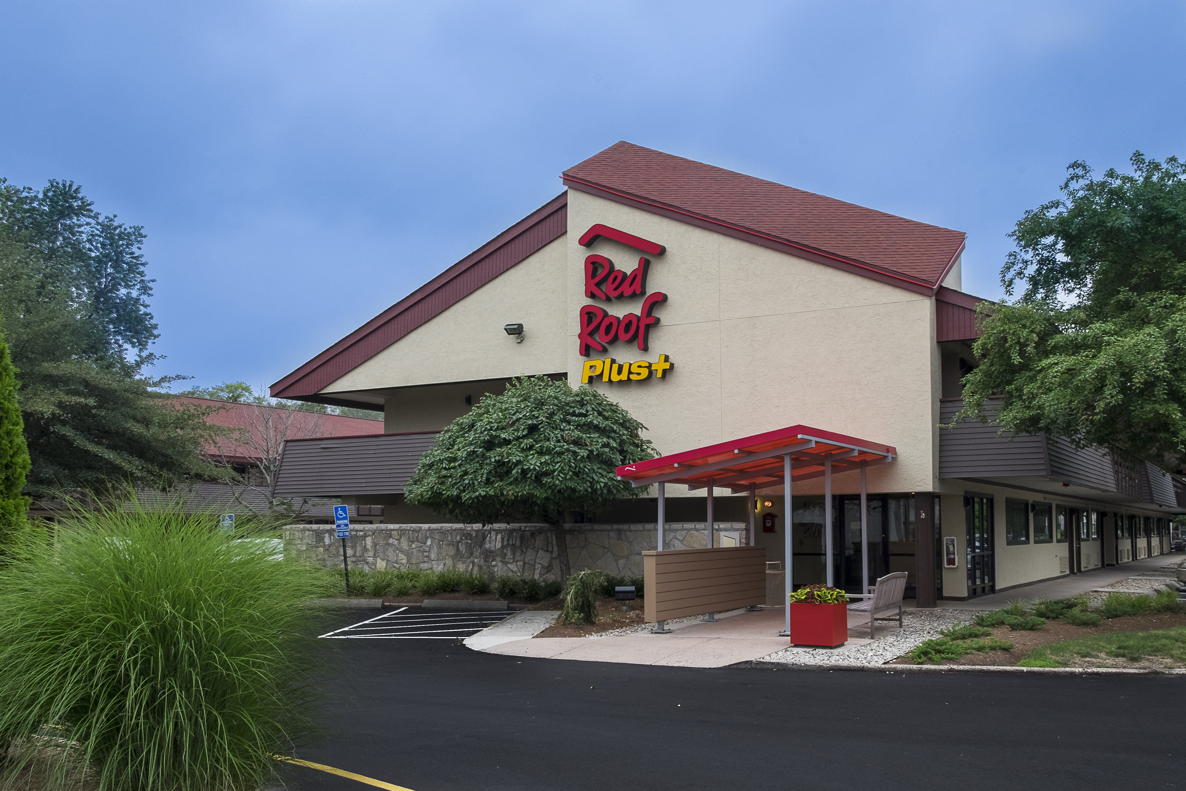 Red Roof PLUS+ West Springfield