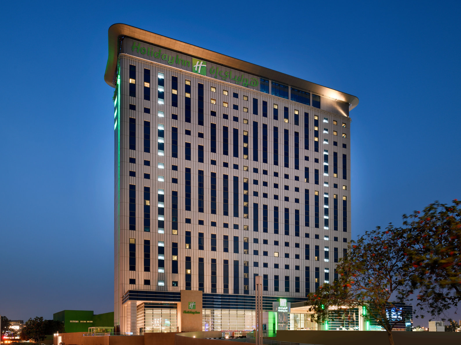 19-storey Dubai hotel boasting 509 rooms near Dubai airport & mall