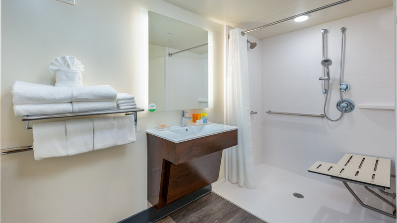 1 King Standard Comm Accessible Roll Shower