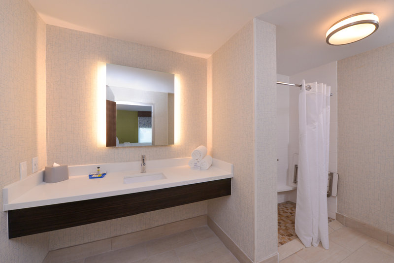 Holiday Inn Express and Suites Shreveport – Downtown