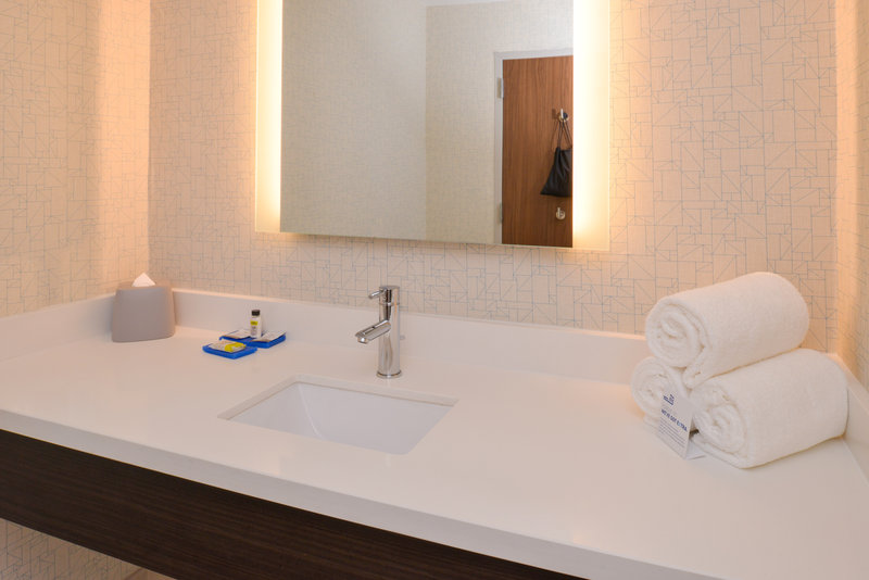 Holiday Inn Express and Suites Shreveport – Downtown