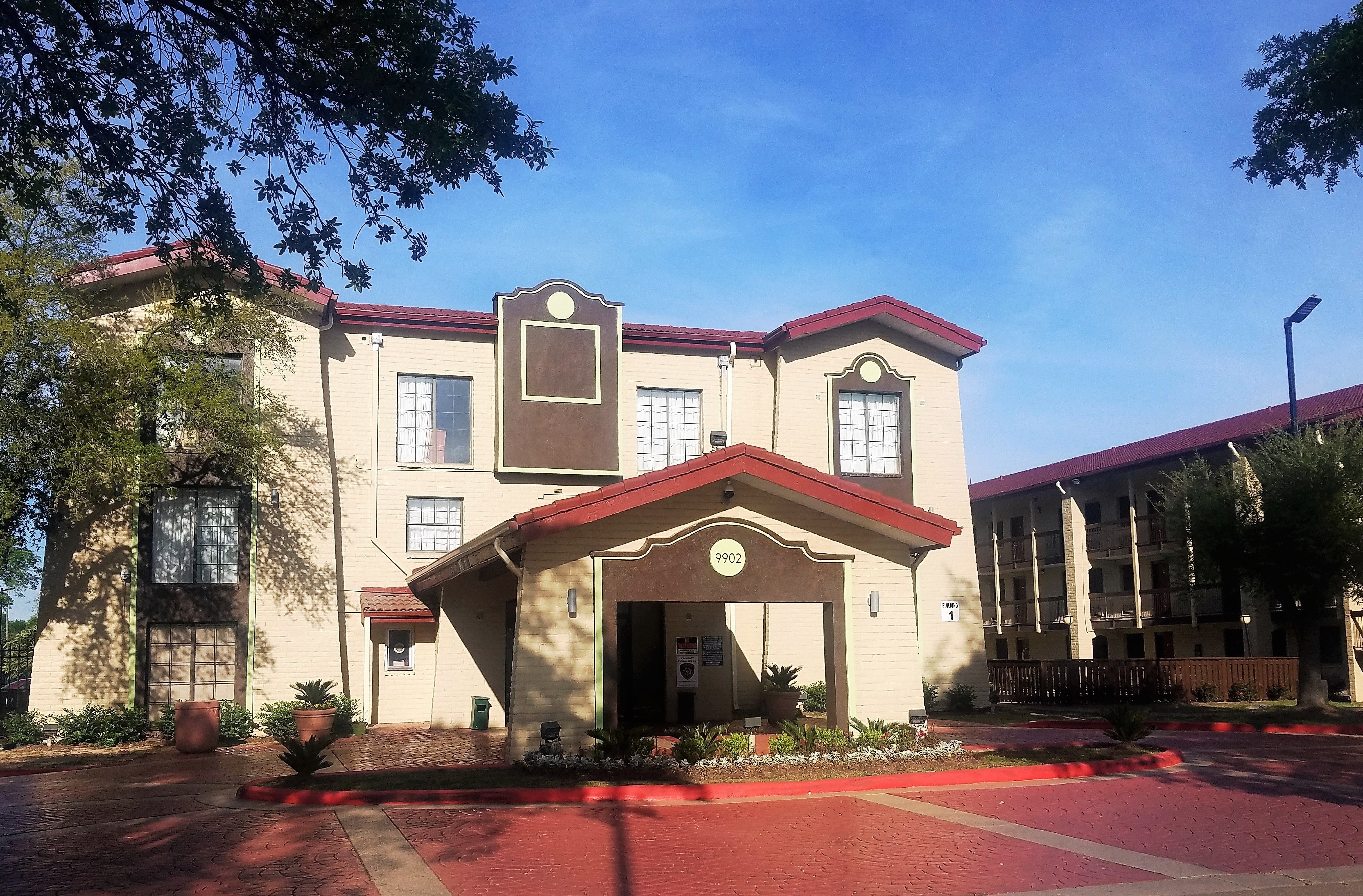 Red Roof Inn & Suites Houston -Hobby Air