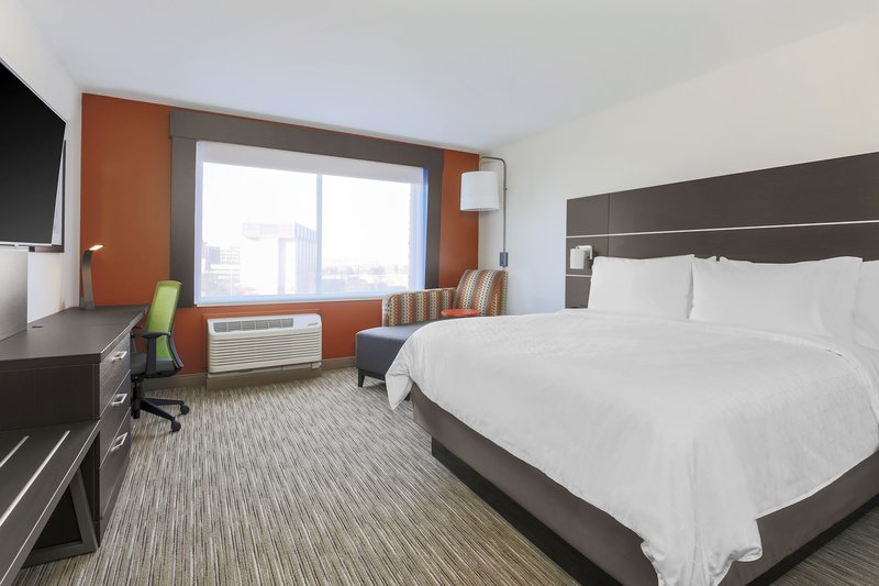 Holiday Inn Express and Suites Chicago O’Hare Airport