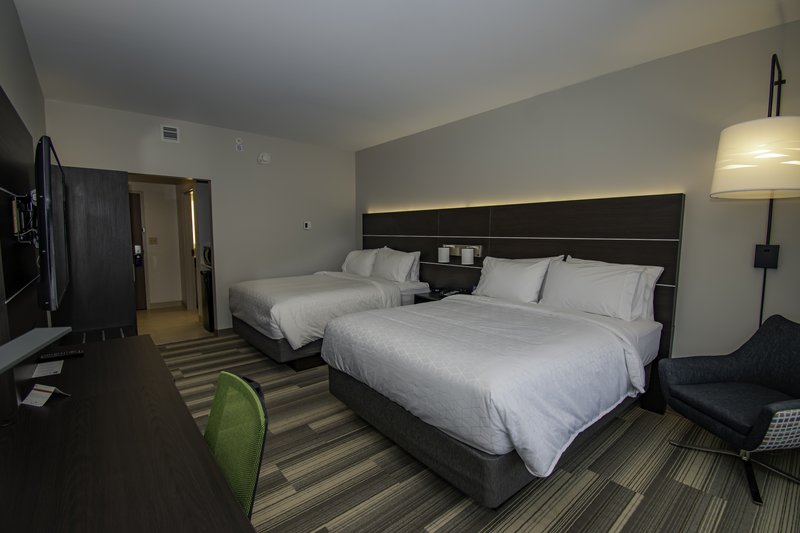 TWO QUEEN BEDS NONSMOKE
