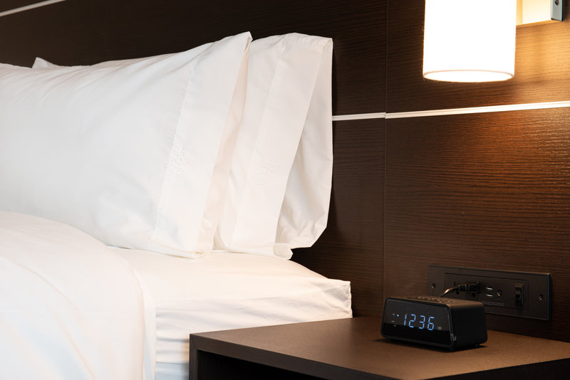 Holiday Inn Express and Suites Romeoville – Joliet North