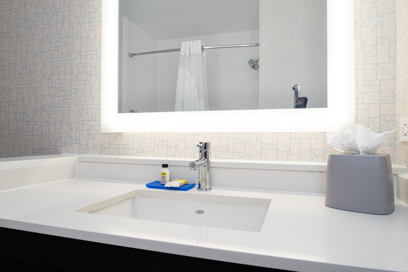 Holiday Inn Express and Suites Romeoville – Joliet North
