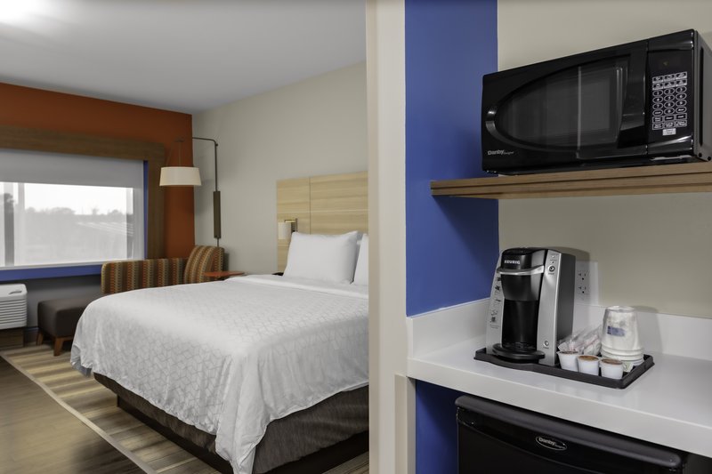 Holiday Inn Express and Suites Wilmington West – Medical Park