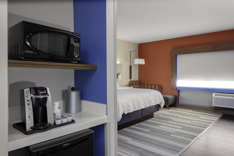 Holiday Inn Express and Suites Wilmington West – Medical Park
