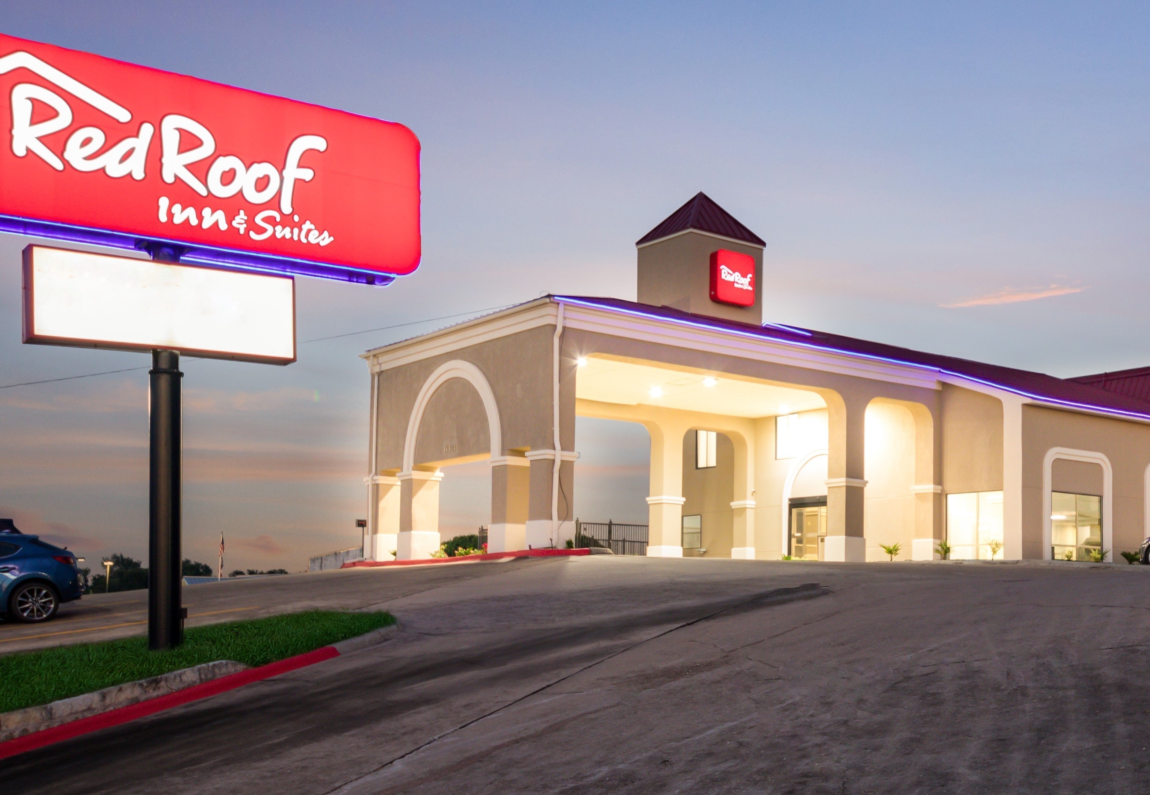 Red Roof Inn & Suites Austin East-Manor