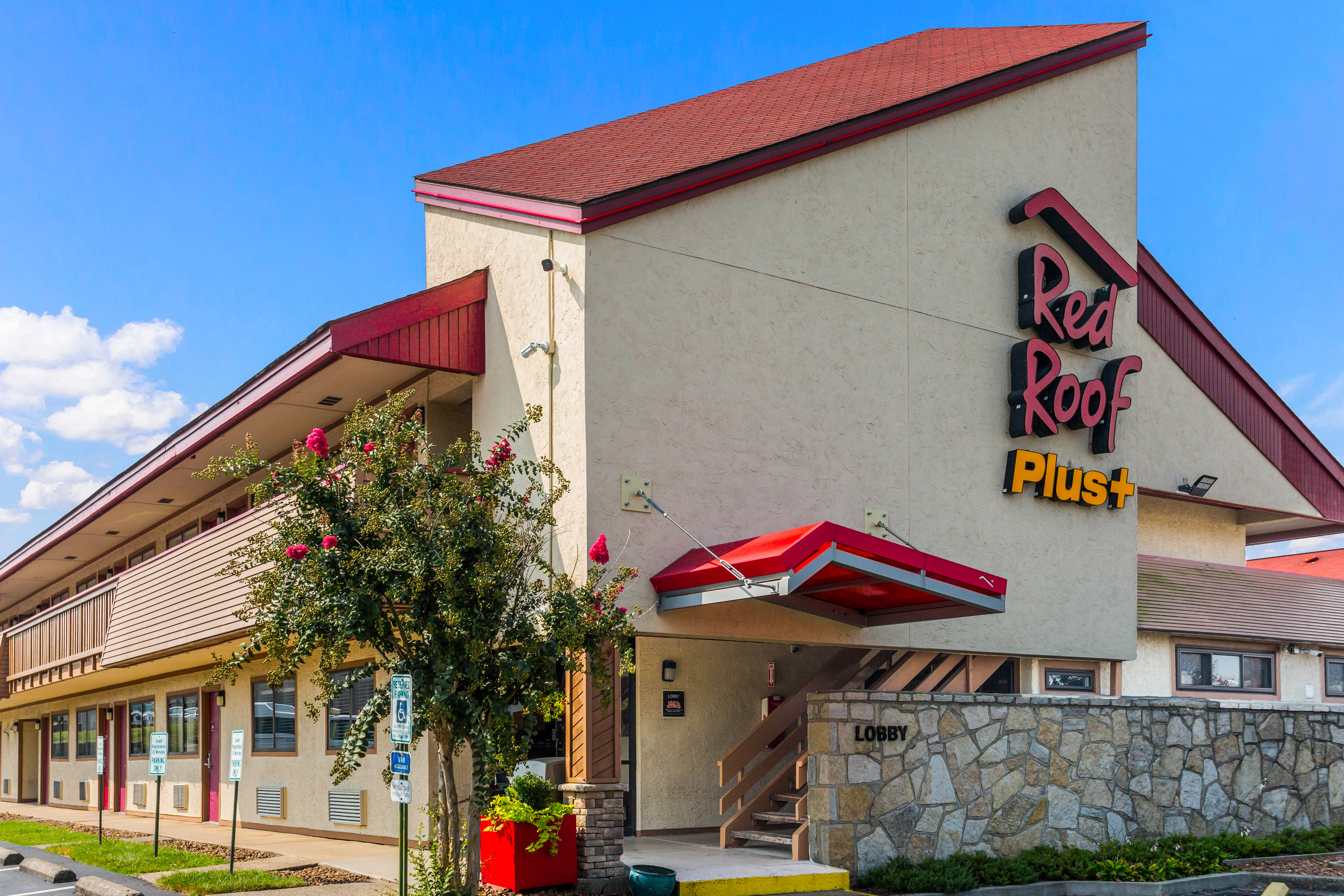 Red Roof PLUS+ Nashville North